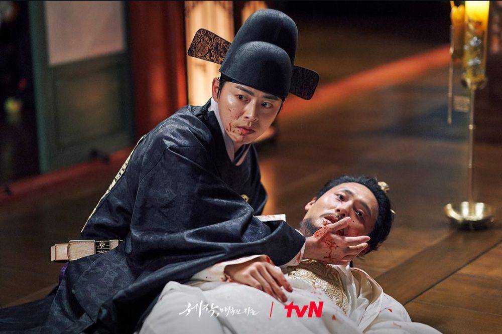 Jo Jung Seok dan Choi Dae Hoon di Captivating the King (instagram.com/tvn_drama)
