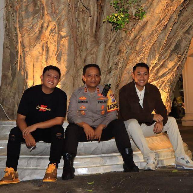 Potret Bupati Tuban (paling kanan) (instagram.com/adityahalindra)