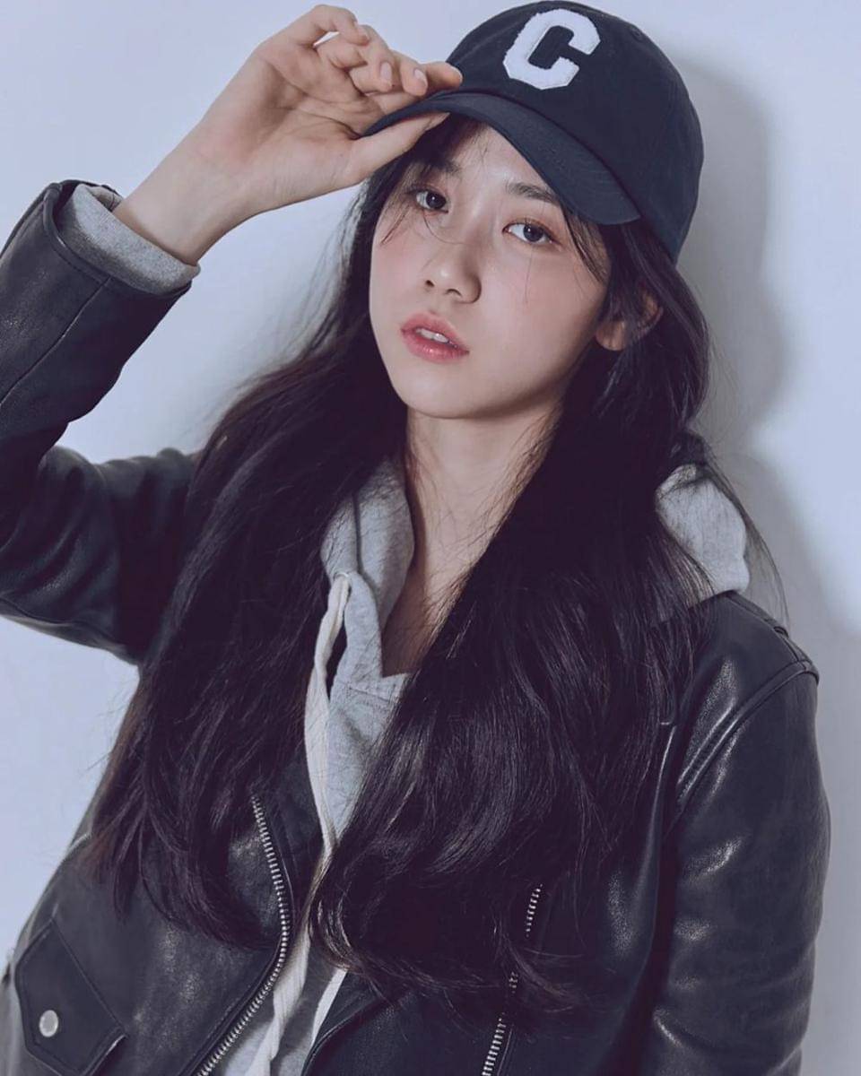 Lee Re (instagram.com/leere0312)