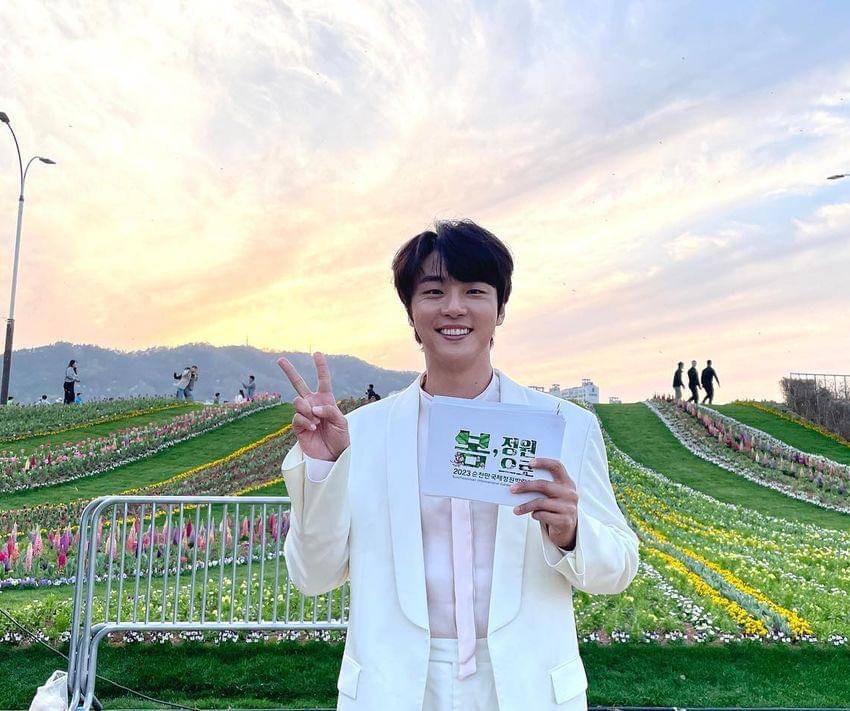 Yoon Shi Yoon (instagram.com/moa_ent)