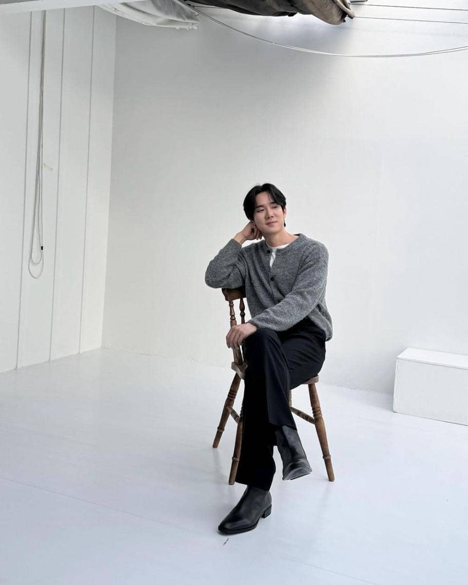 outfit semi formal ala Yoo Yeon Seok (instagram.com/yoo_yeonseok)