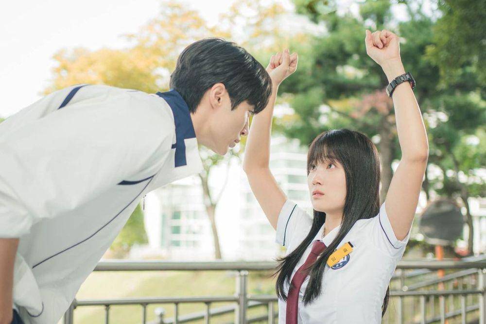 cuplikan Byeon Woo Seok dan Kim Hye Yoon di drakor Lovely Runner (instagram.com/tvn_drama)