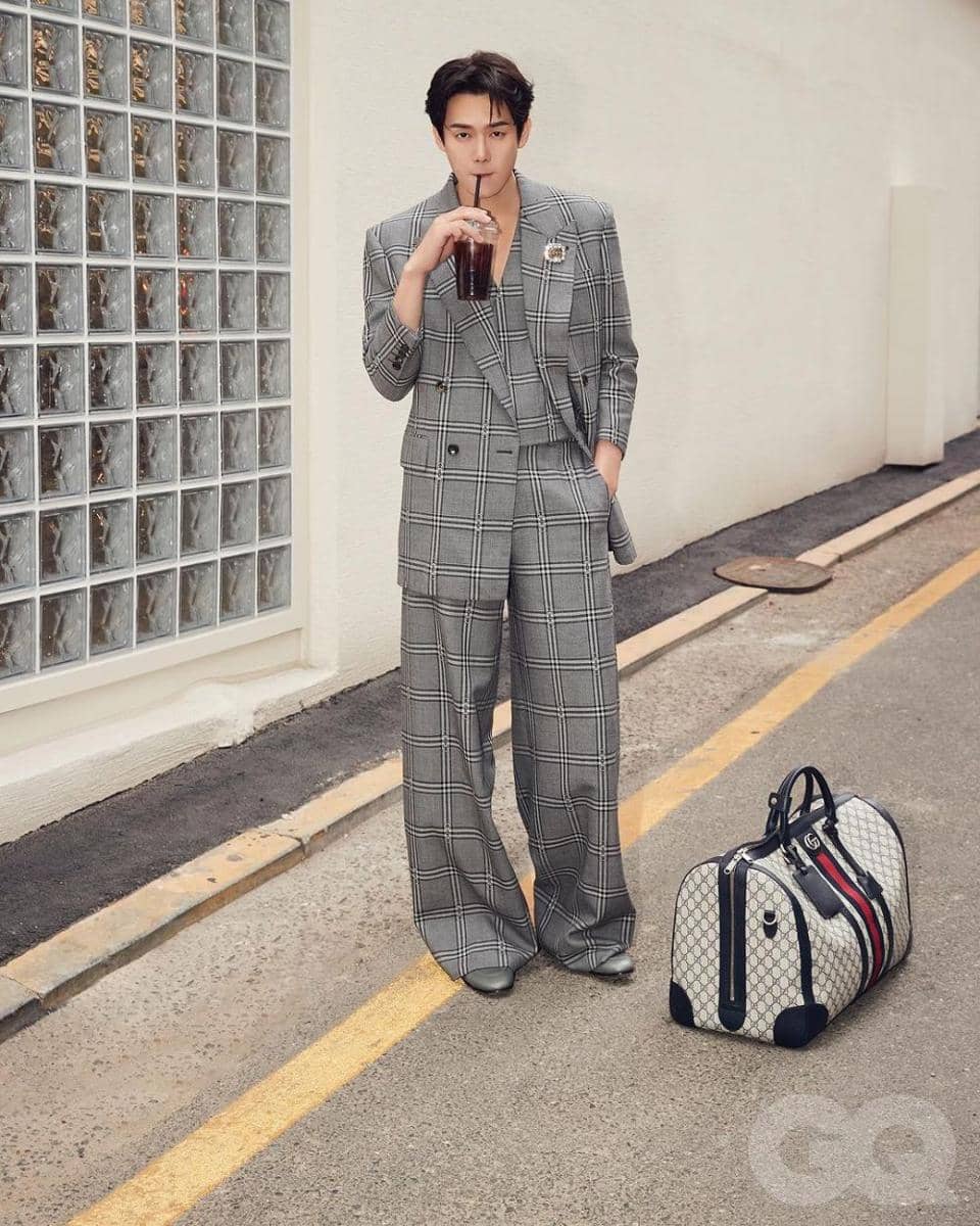 outfit semi formal ala Yoo Yeon Seok (instagram.com/yoo_yeonseok)