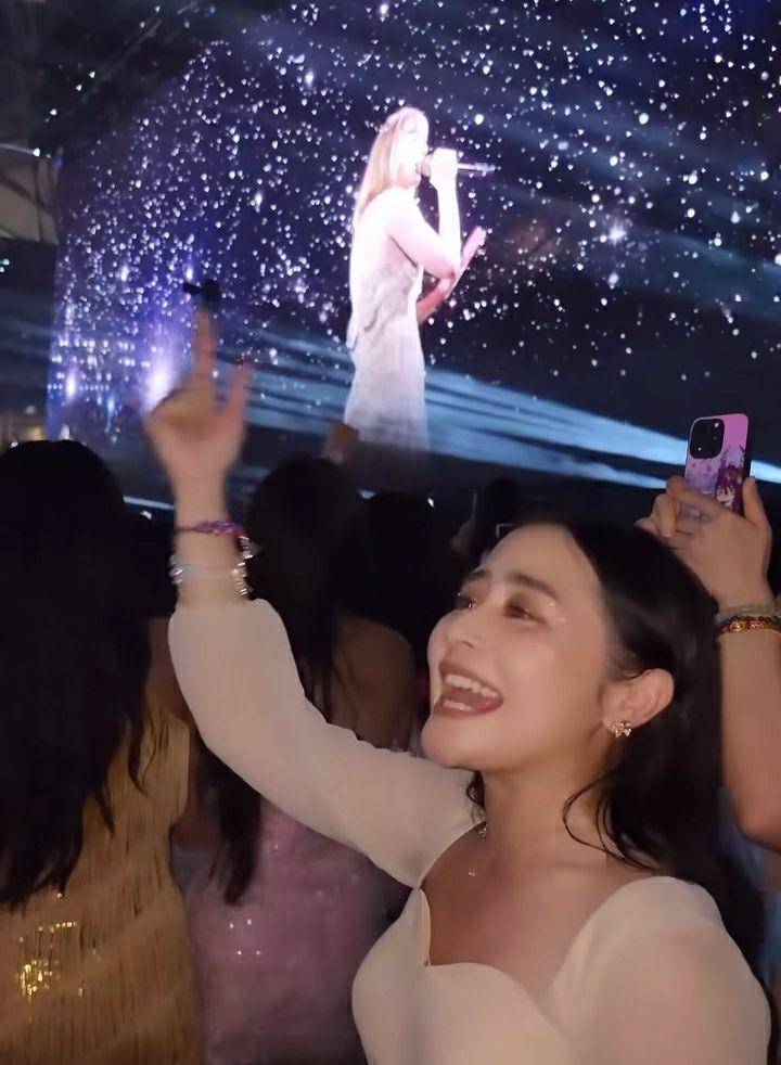 momen Prilly Latuconsina nonton konser Taylor Swift (instagram.com/prillylatuconsina96)