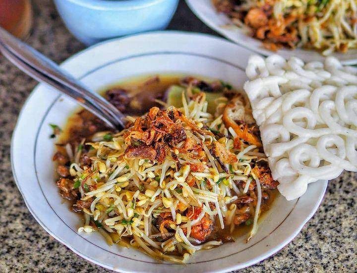 lontong balap (instagram.com/eattemtationsby)