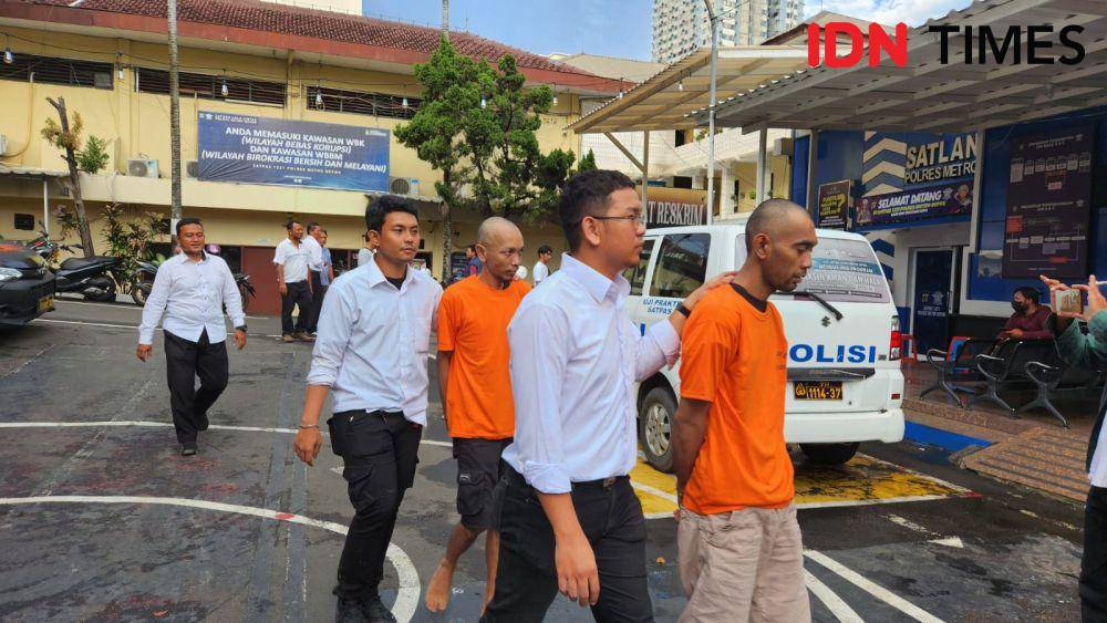 Kedua tersangka curanmor saat dibawa ke Polres Metro Depok. (IDNTimes/Dicky)