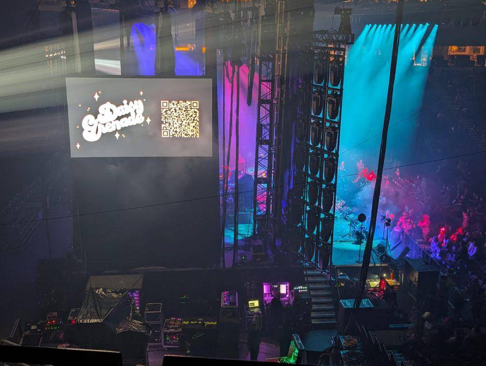 momen apes tempat duduk jelek saat konser (reddit.com/user/SmexyPanda14)