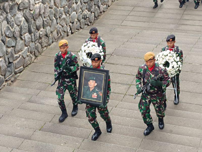 Jusuf Kalla Hingga Susi Pudjiastuti Hadiri Pemakaman Solihin GP