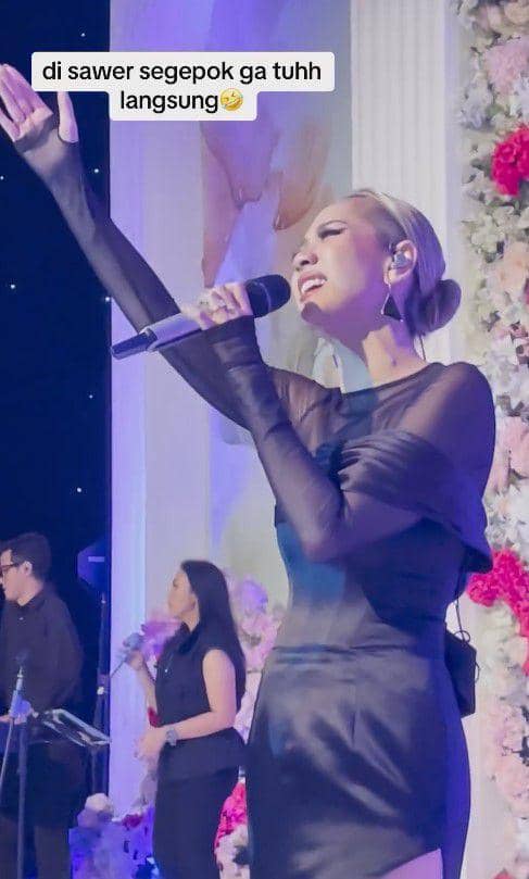 BCL disawer saat manggung (Instagram.com/ikkilauu)