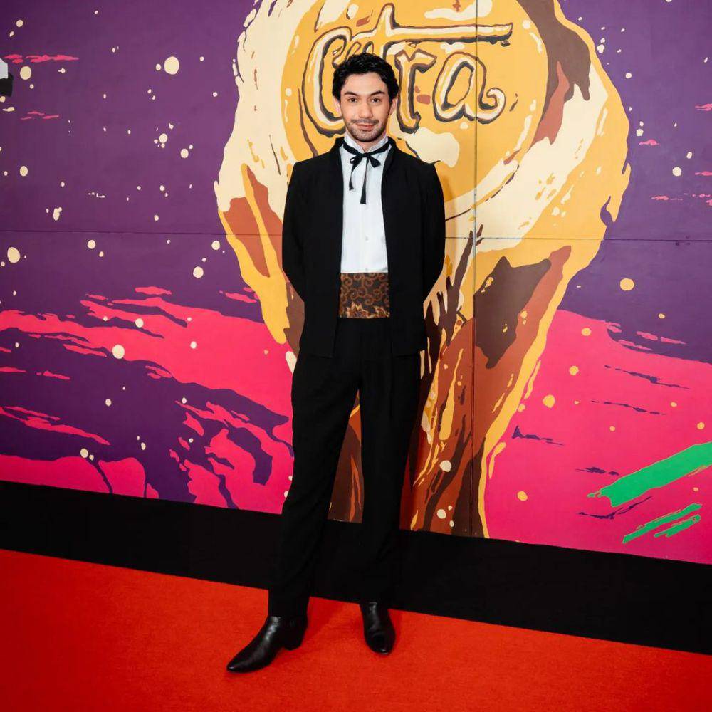 gaya Reza Rahadian dengan busana etnik (instagram.com/hagaipakan)