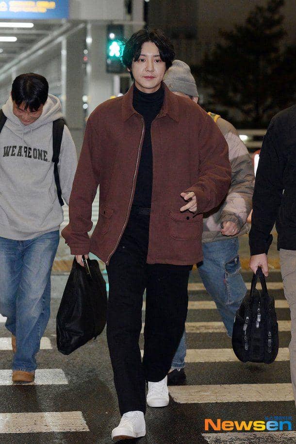 airport fashion ala Chanyeol EXO (dok. m.news.nate.com/Jisoo Jin)