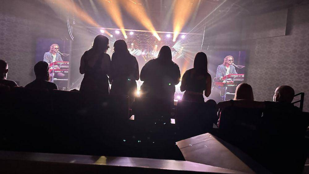 momen apes tempat duduk jelek saat konser (reddit.com/user/FishyMcHallibut)
