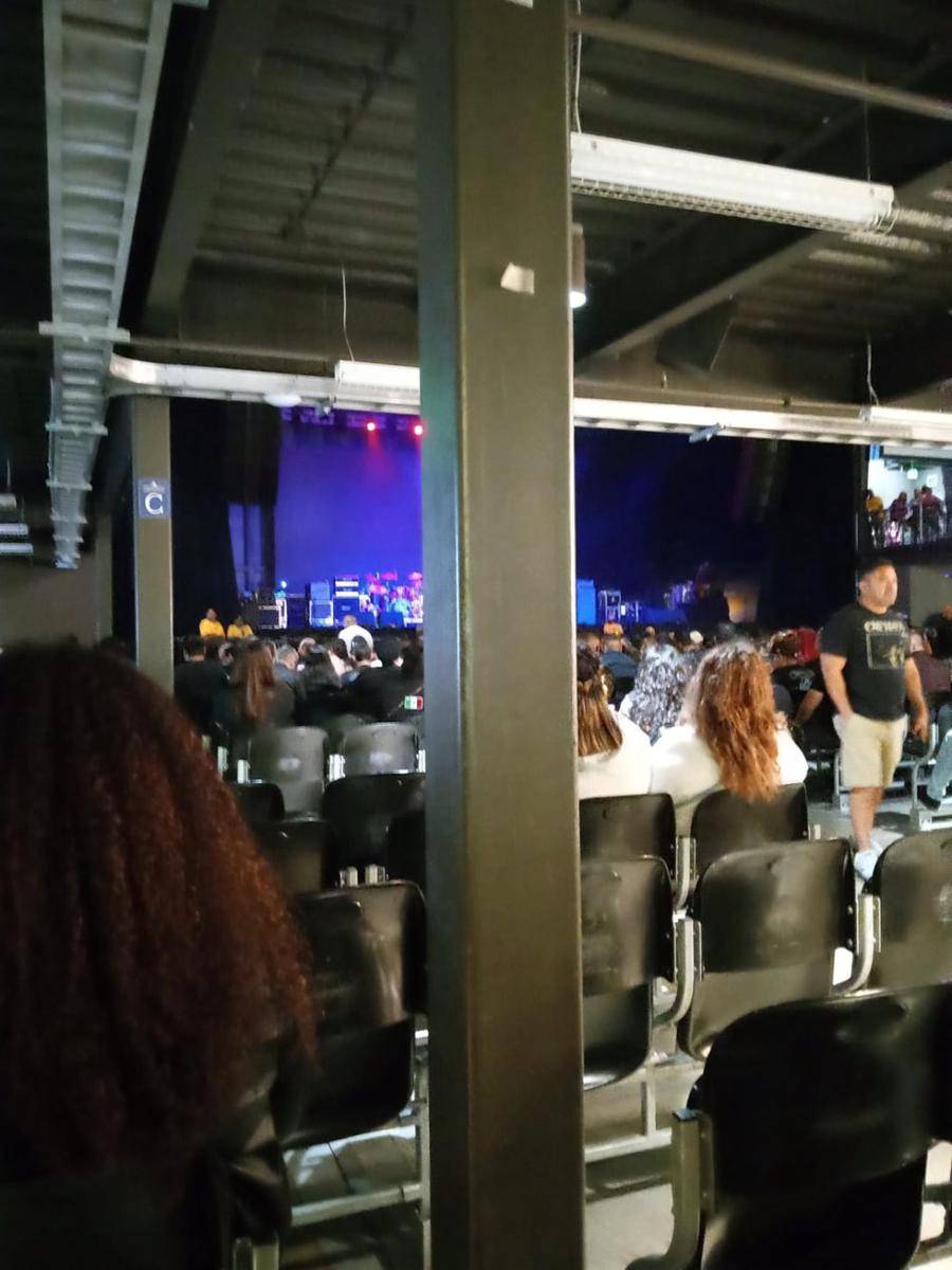 momen apes tempat duduk jelek saat konser (reddit.com/user/D_jake_b)