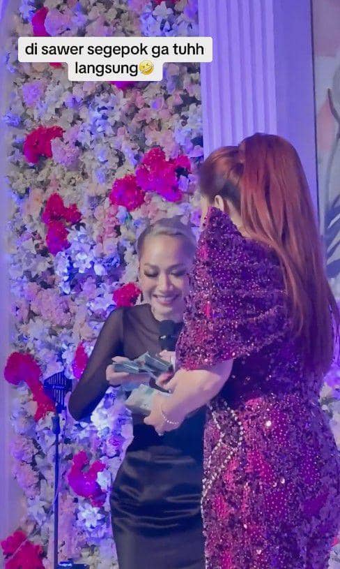 BCL disawer saat manggung (Instagram.com/ikkilauu)