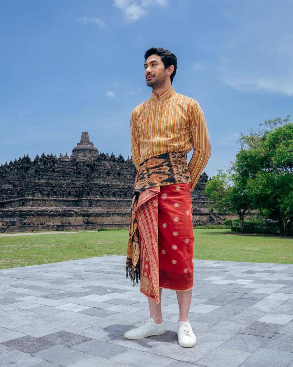 gaya Reza Rahadian dengan busana etnik (instagram.com/hagaipakan)