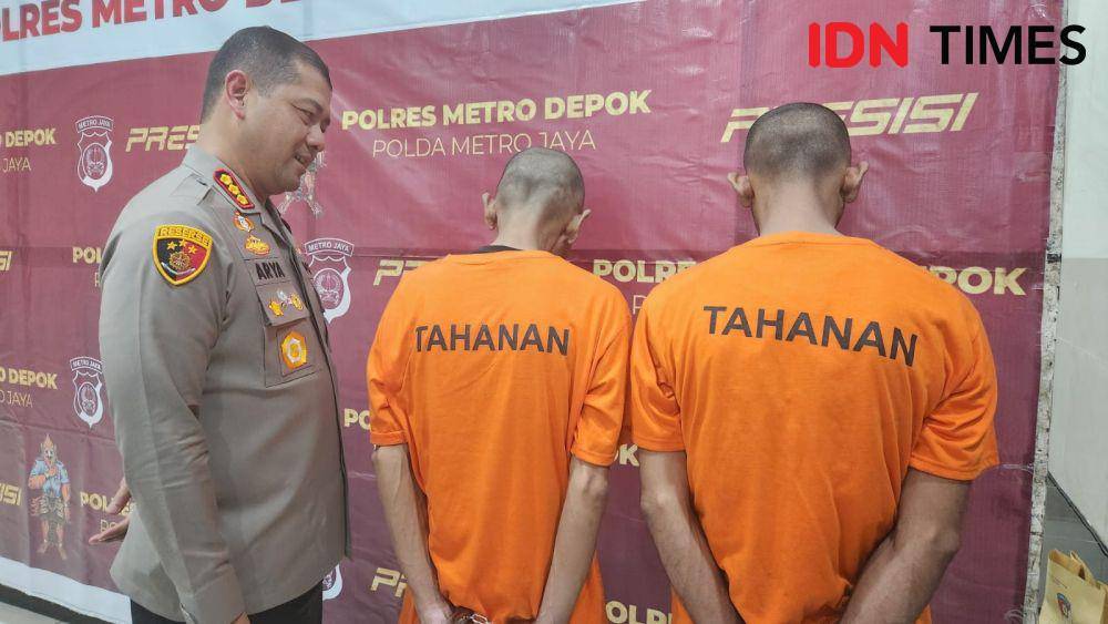 Kapolres Metro Depok, Kombes Pol Arya Perdana saat menginterograsi kedua tersangka curanmor. (IDNTimes/Dicky)