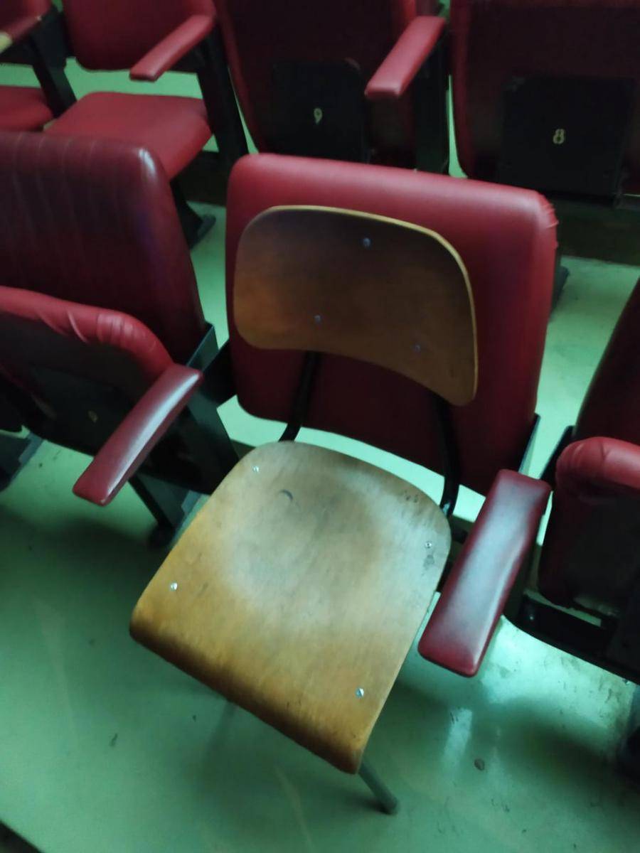 momen apes tempat duduk jelek saat konser (reddit.com/user/zperic1)