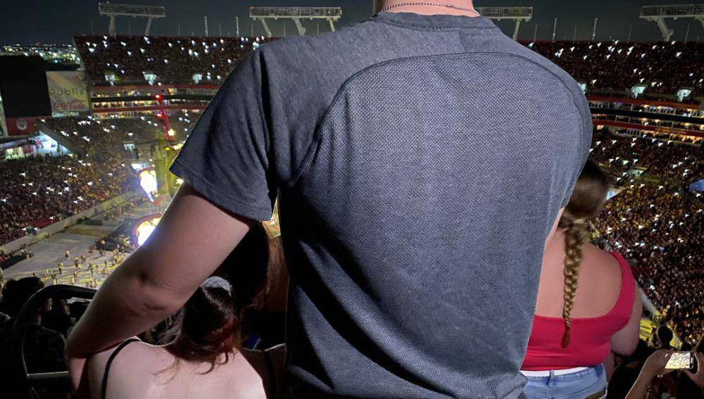 momen apes tempat duduk jelek saat konser (reddit.com/user/Drakederek)