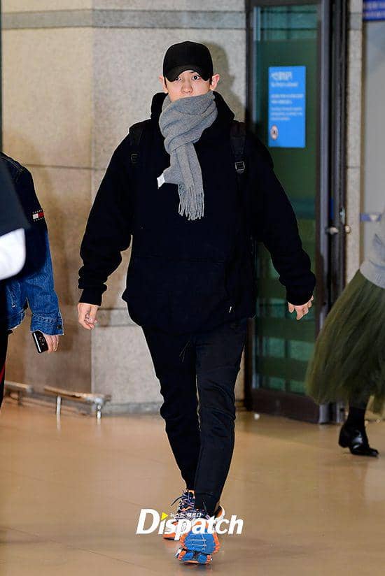 airport fashion ala Chanyeol EXO (dok. dispatch.co.kr/Jeong Youngwoo)