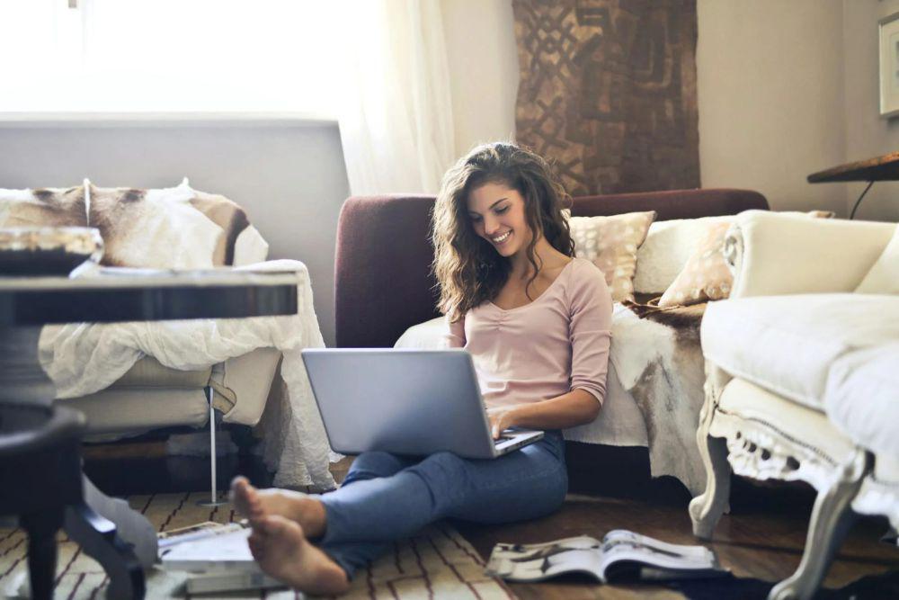 ilustrasi freelancer (pexels.com/Andrea Piacquadio)