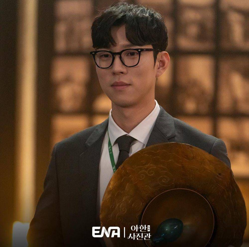 Yoo In Soo di drama Nightly Photo Studio (instagram.com/channel.ena.d)