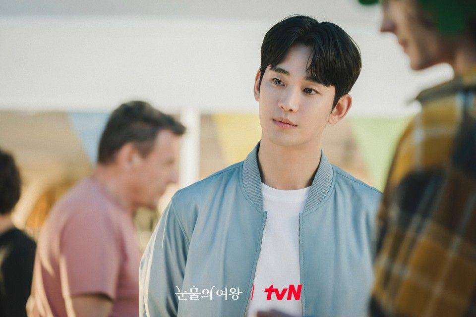 cuplikan Kim Soo Hyun di drakor Queen of Tears (dok. tvN/눈물의 여왕)