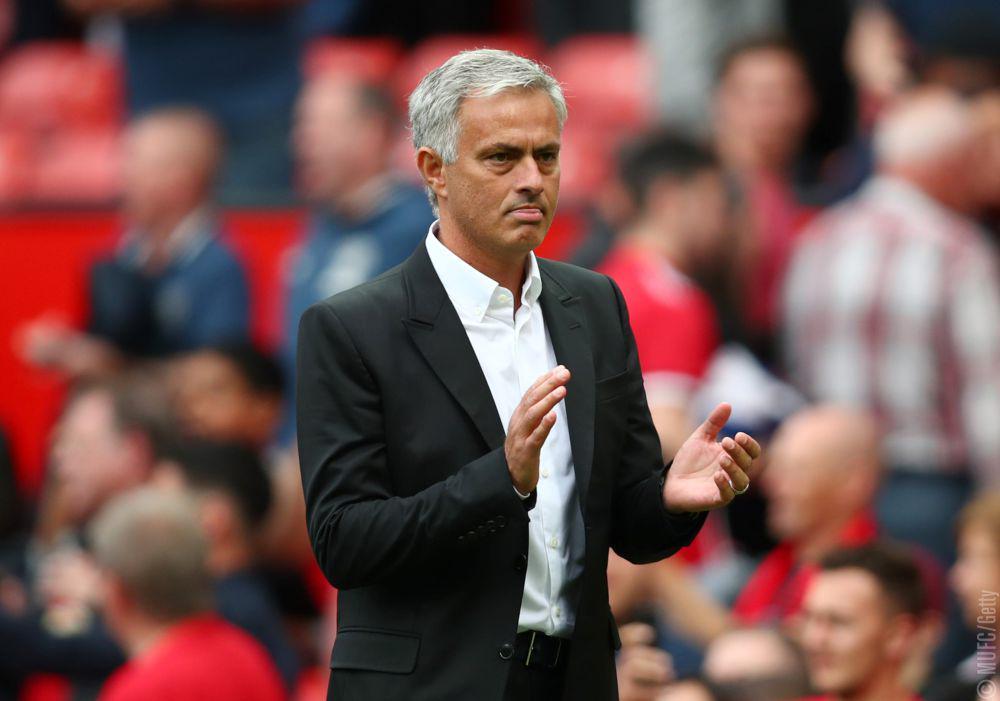 Saat Mourinho Jadi Pengibar Bendera di MotoGP Portugal