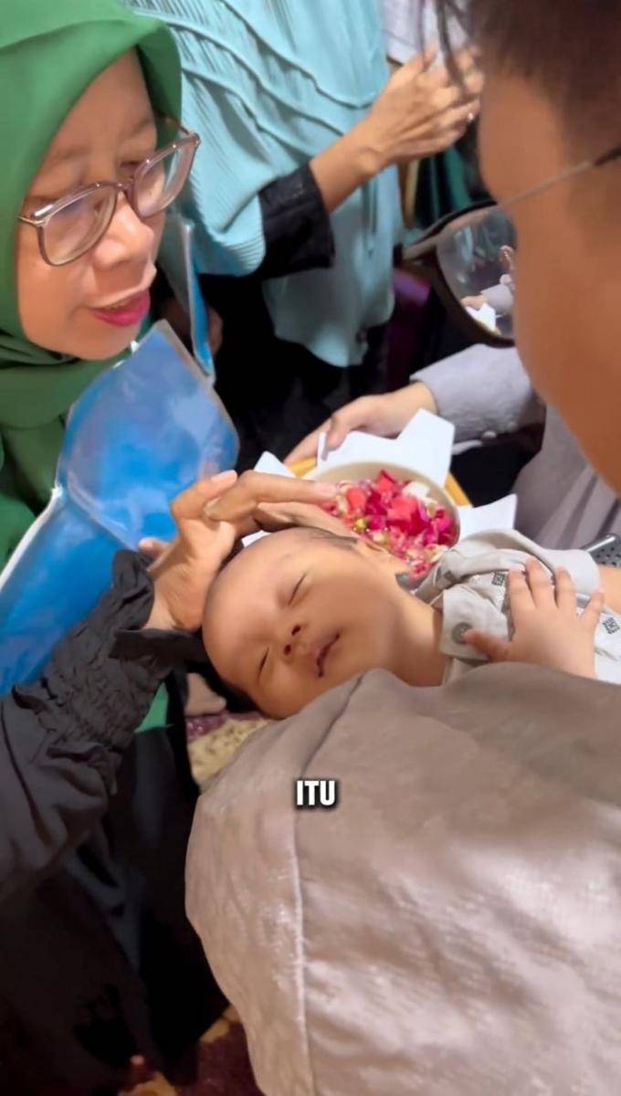 Aqiqah anak Mumuk (Instagram.com/enoretra)