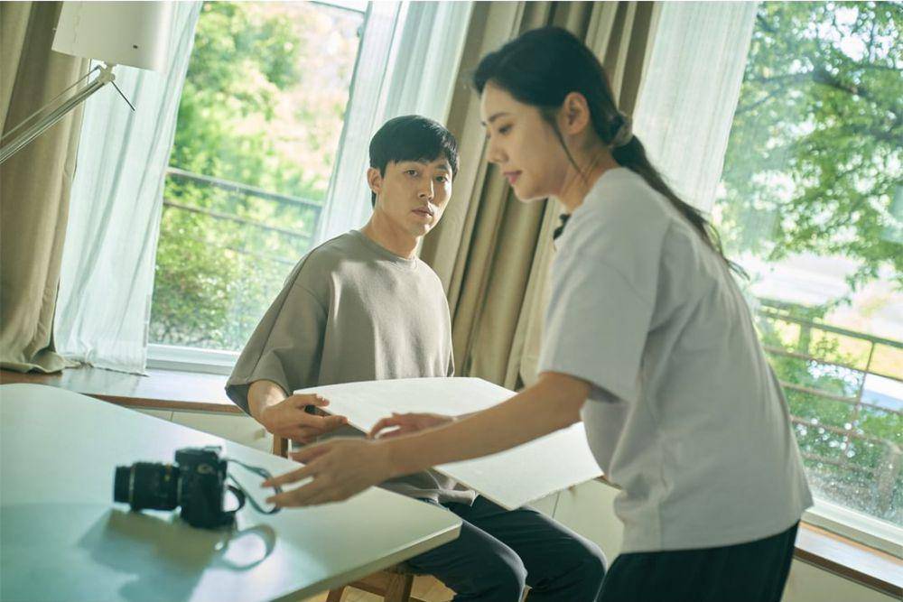 cuplikan Lee Moo Saeng dan Choo Ja Hyun di film While You Were Sleeping (instagram.com/twinplus_partners)
