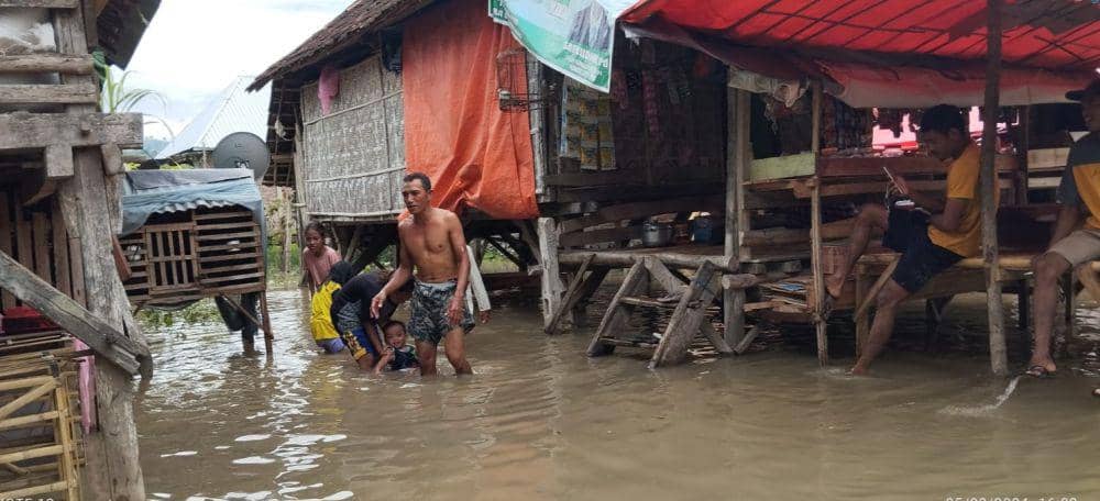 Banjir Terjang 2 Desa di Bima, Ternak dan Gabah Ikut Hanyut