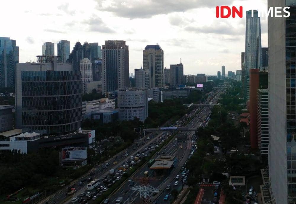Antrean Tol Arah Slipi Mengular, Imbas Jalan Depan DPR Ditutup
