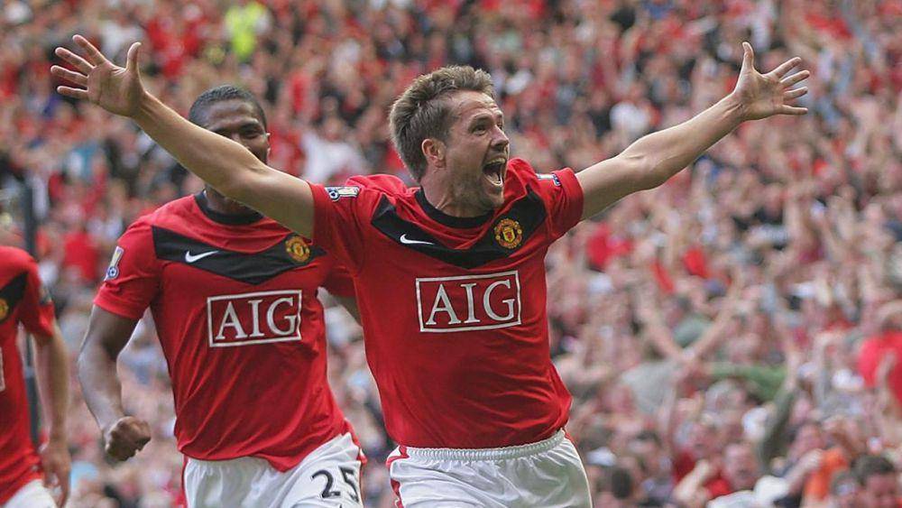 Michael Owen menorehkan gol penentu kemenangan MU 4-3 atas Manchester City. (premierleague.com)