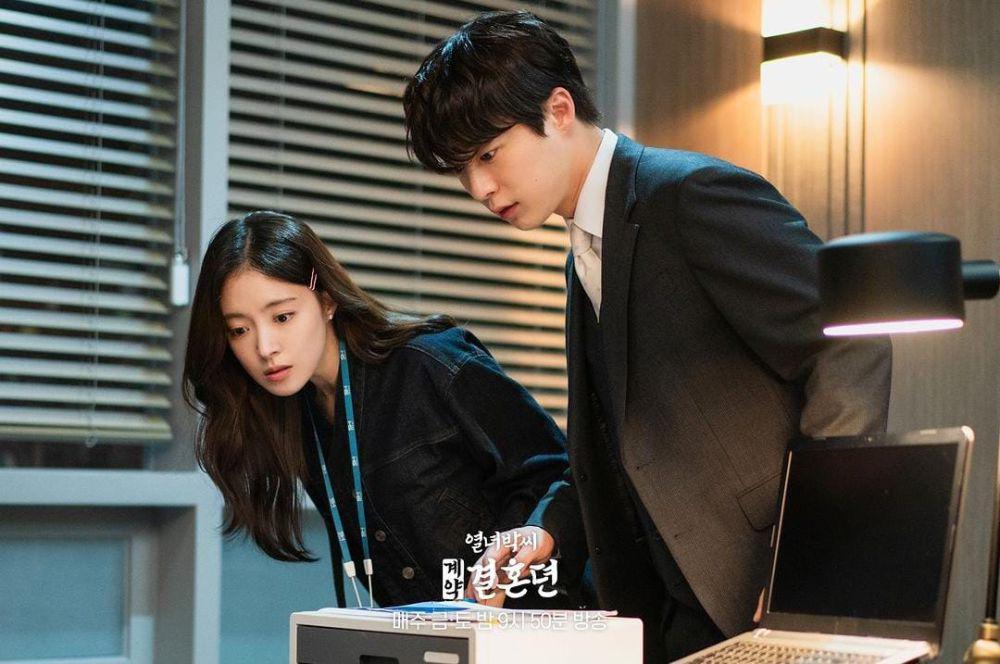 Lee Se Young dan Bae In Hyuk di drama The Story of Park's Marriage Contract (instagram.com/mbcdrama_now)
