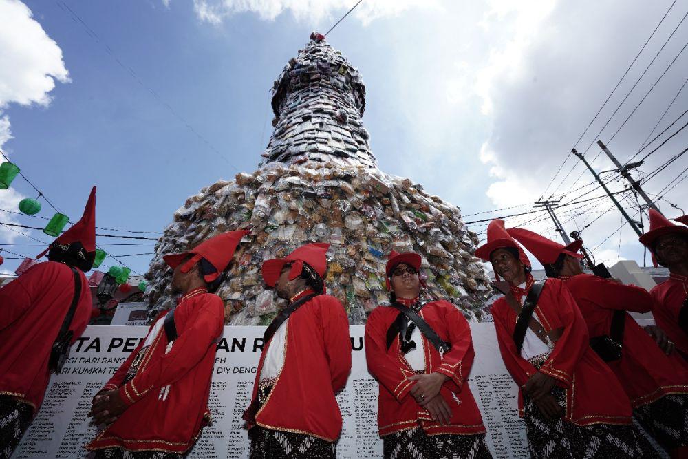 Gunungan Oleh-Oleh Khas Jogja 11 Meter Pecahkan Rekor Dunia dan MURI