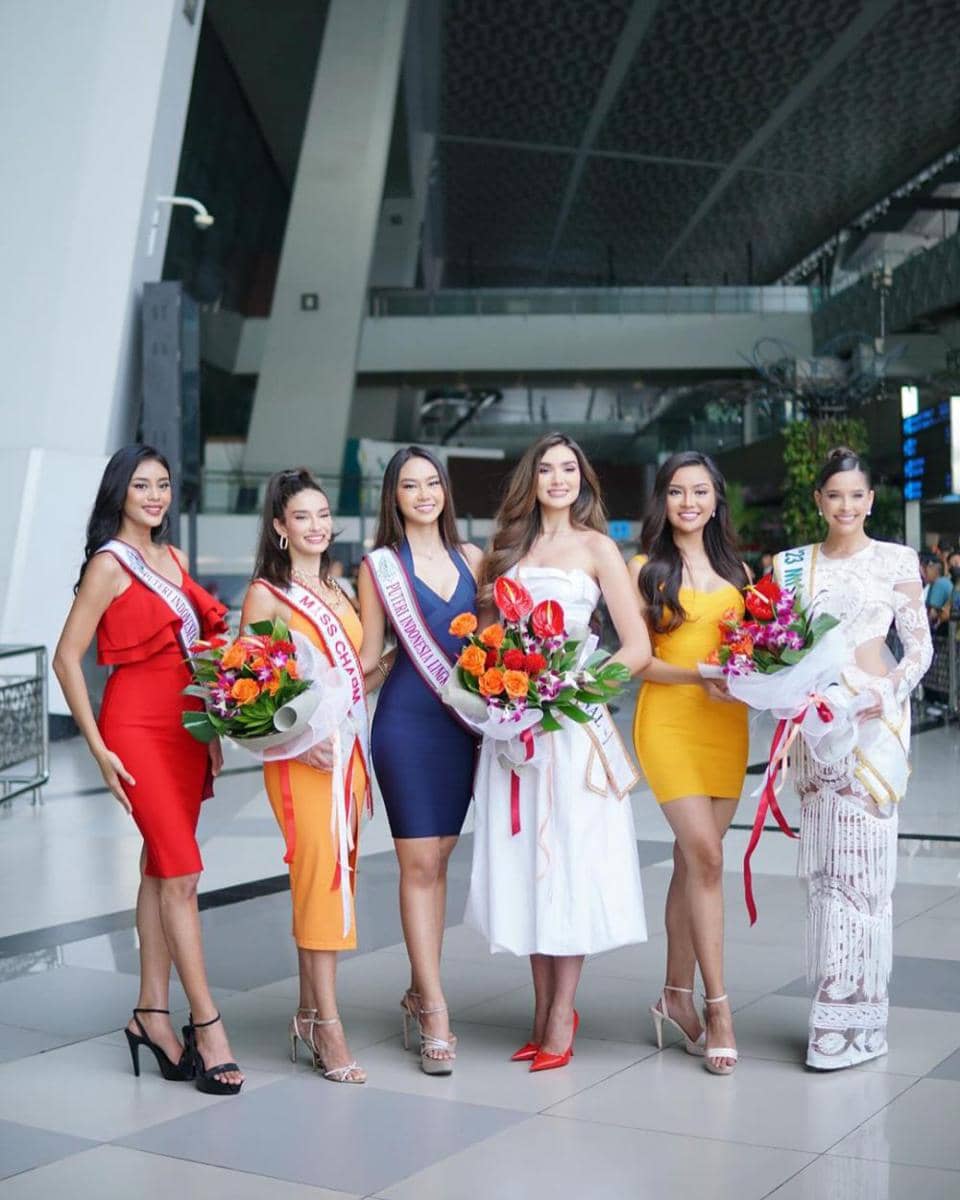 Potret Ratu Dunia Tiba di Bandara Soetta untuk Puteri Indonesia 2024 (Instagram.com/officialputeriindonesia)
