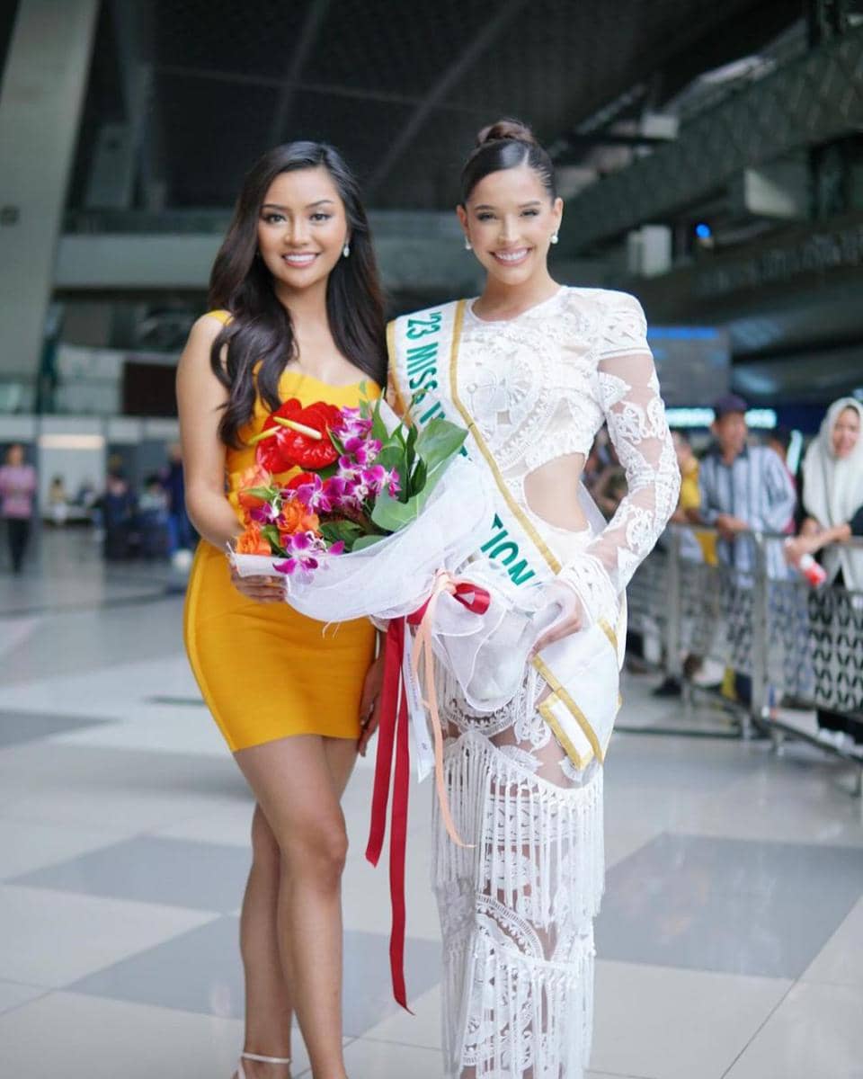 Potret Ratu Dunia Tiba di Bandara Soetta untuk Puteri Indonesia 2024 (Instagram.com/officialputeriindonesia)