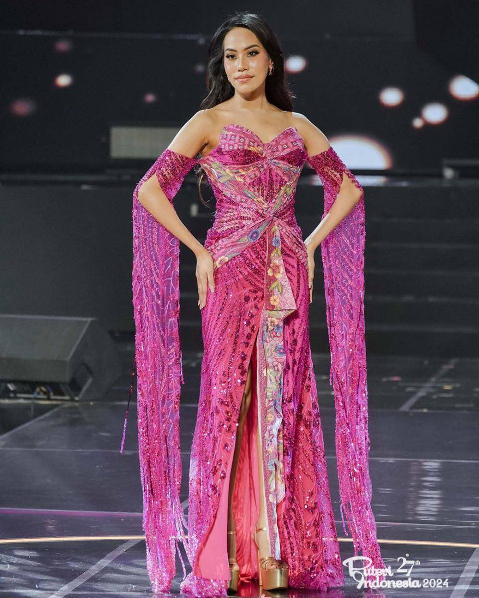 Potret Wakil Jawa di Evening Gown Preliminary Puteri Indonesia 2024 (Instagram.com/officialputeriindonesia)