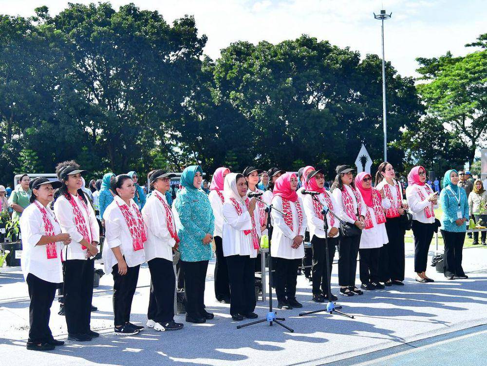 potret Annisa Pohan dampingi Ibu Iriana di acara PKK (instagram.com/annisayudhoyono)