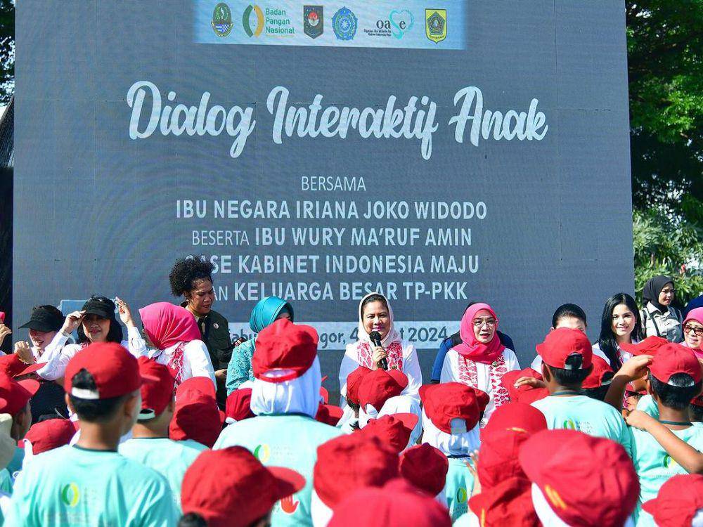 potret Annisa Pohan dampingi Ibu Iriana di acara PKK (instagram.com/annisayudhoyono)