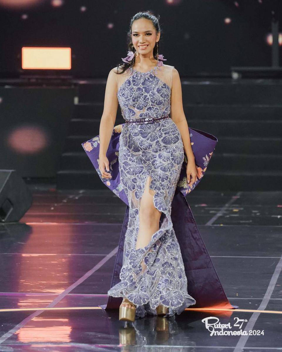 Potret Wakil Jawa di Evening Gown Preliminary Puteri Indonesia 2024 (Instagram.com/officialputeriindonesia)