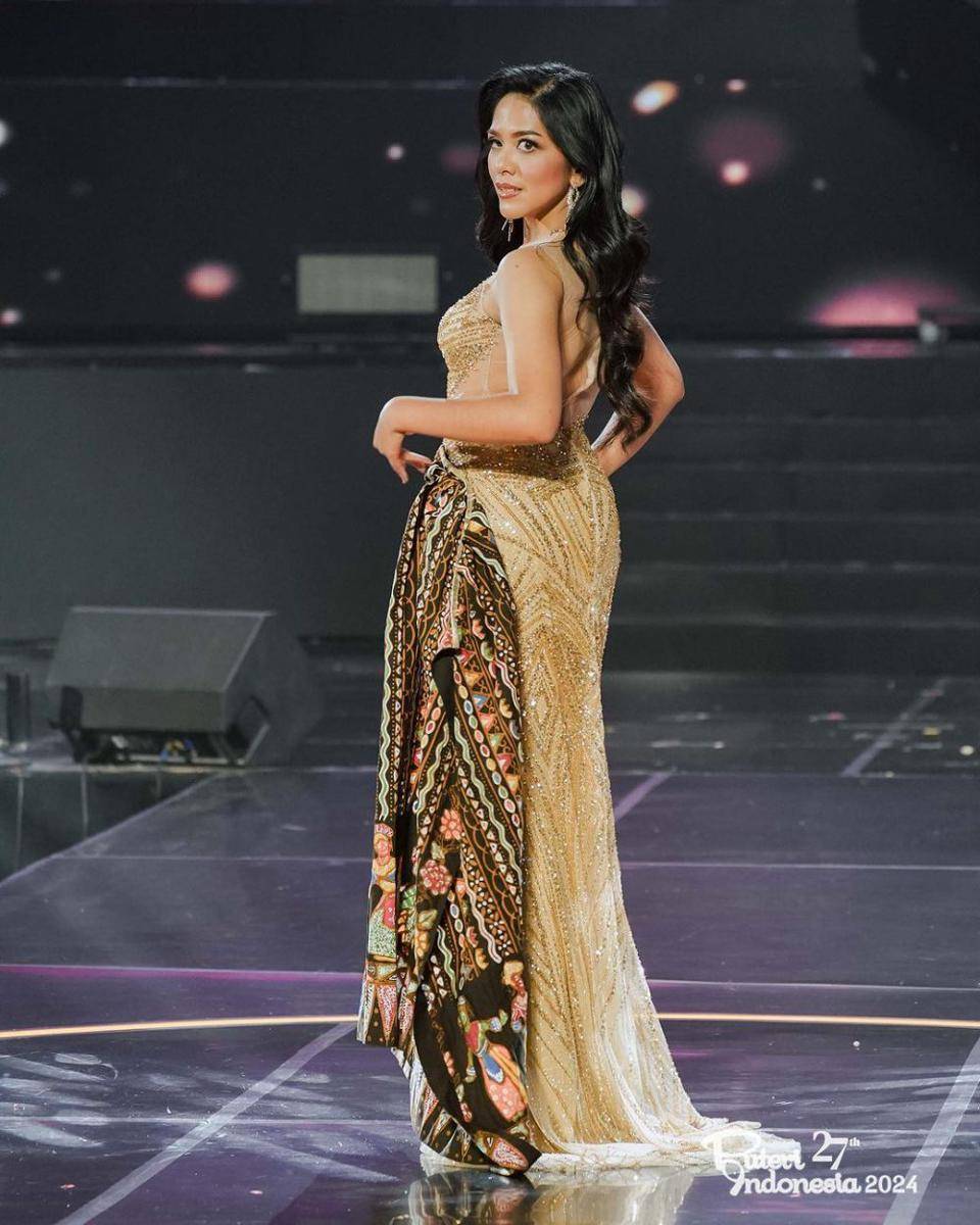 Potret Wakil Jawa di Evening Gown Preliminary Puteri Indonesia 2024 (Instagram.com/officialputeriindonesia)