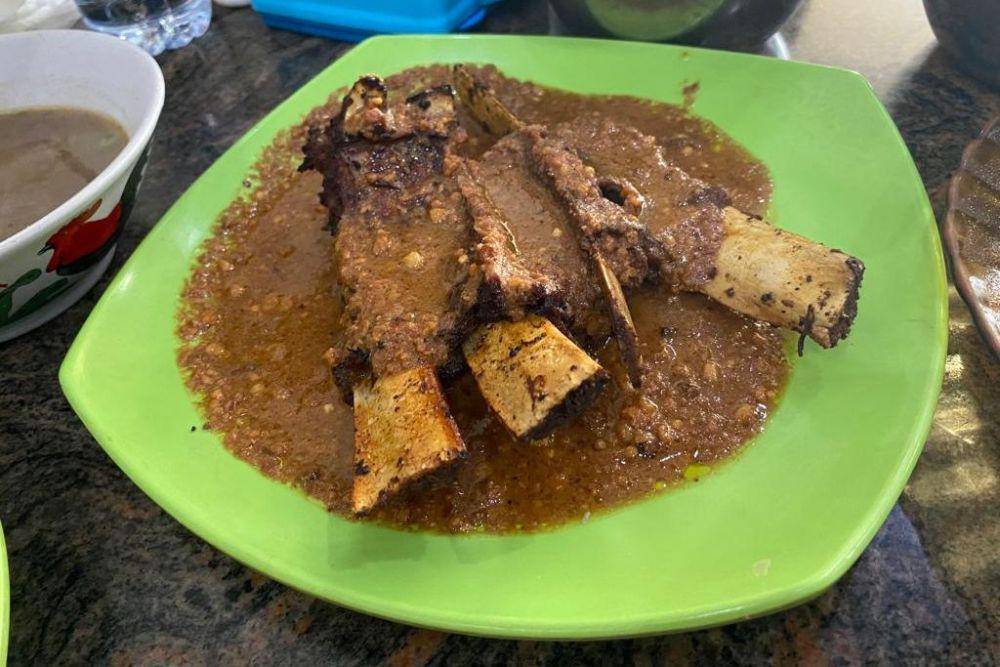 Ilustrasi makanan khas asal Makassar yakni konro bakar. (Dok. Google Maps/suwito eka yuda)