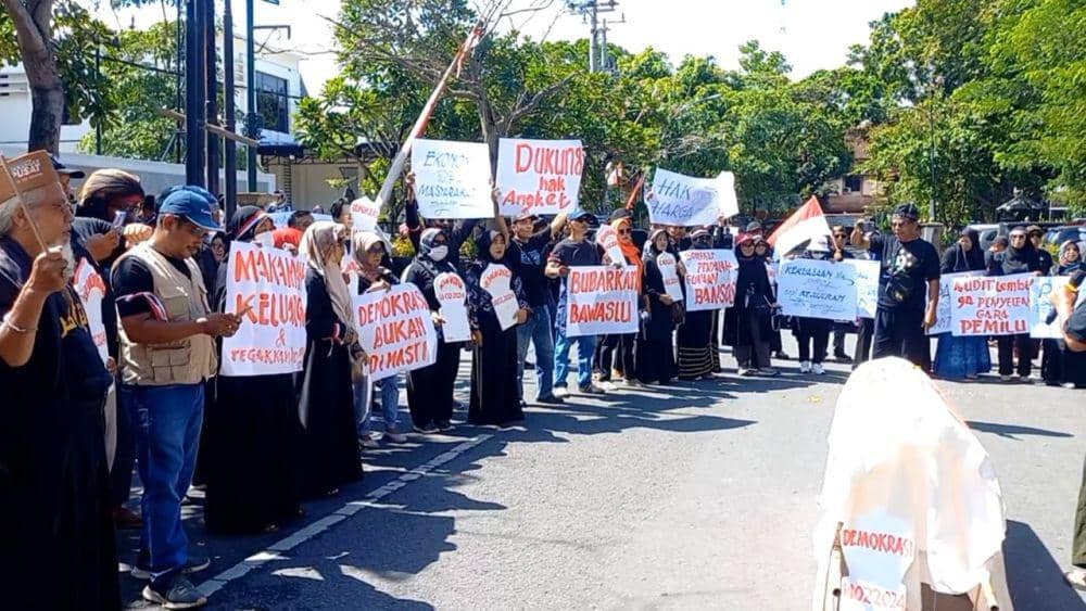 Dukung Hak Angket, Massa Gelar Aksi di Depan DPRD Tulungagung
