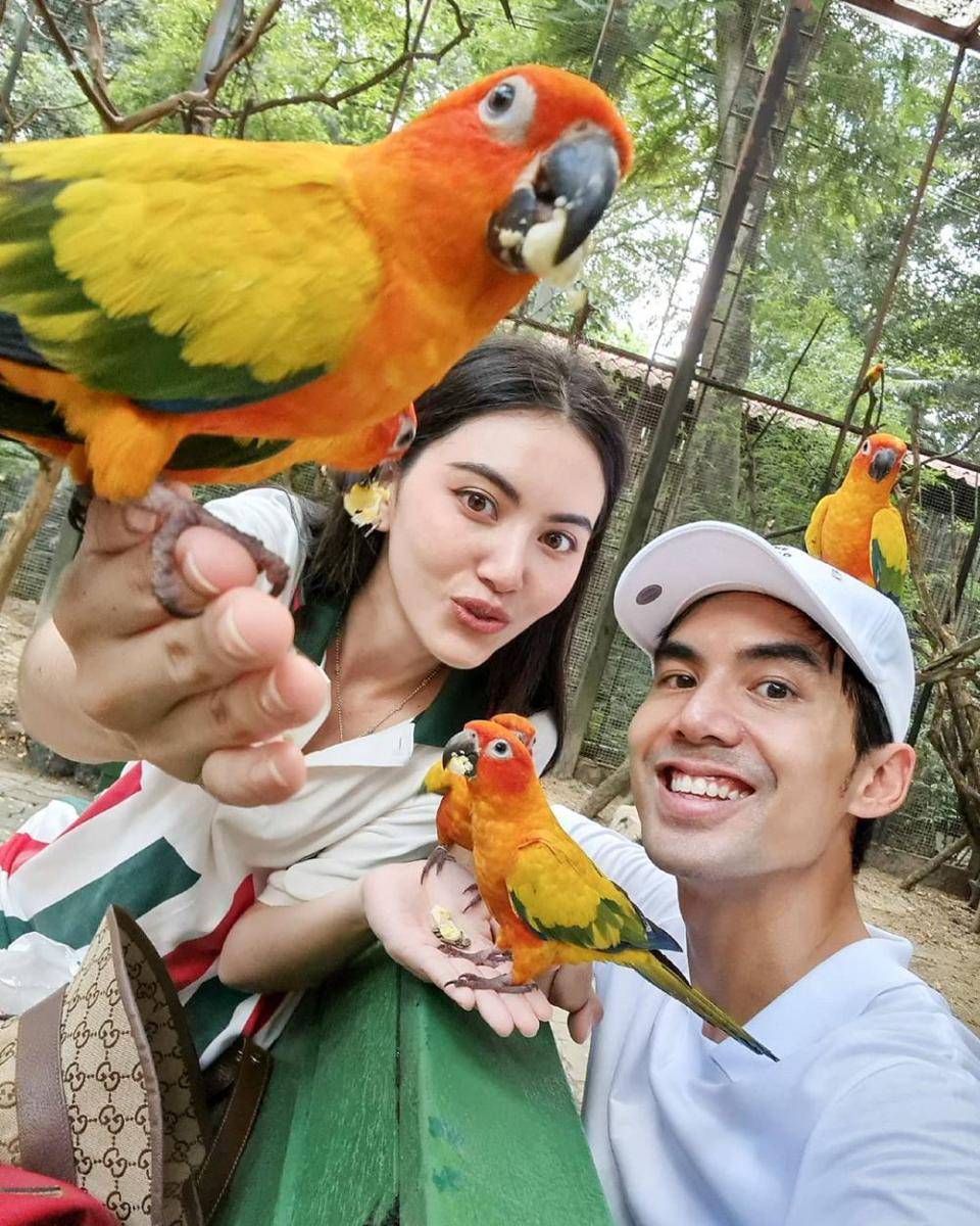 Potret Ter Chantavit dan Davikah menikmati zoo date di Safari World Bangkok. (instagram.com/terchantavit)