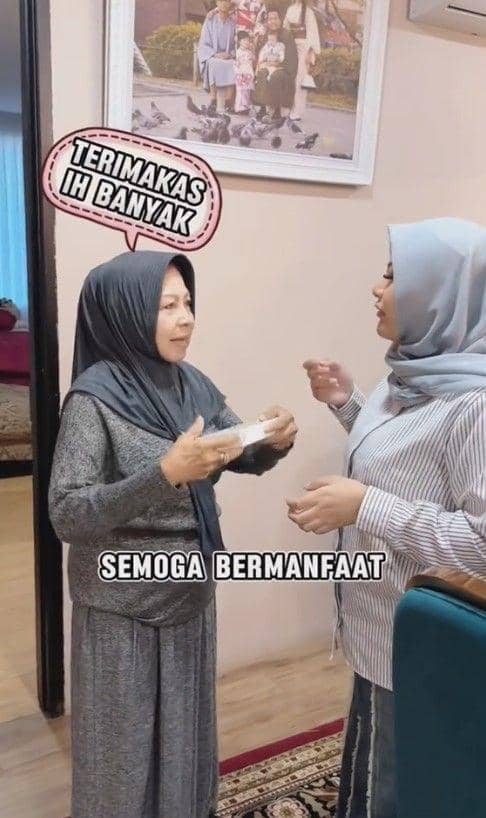 Aurel kasih kado untuk neneknya (TikTok.com/aureliehermansyahatta)