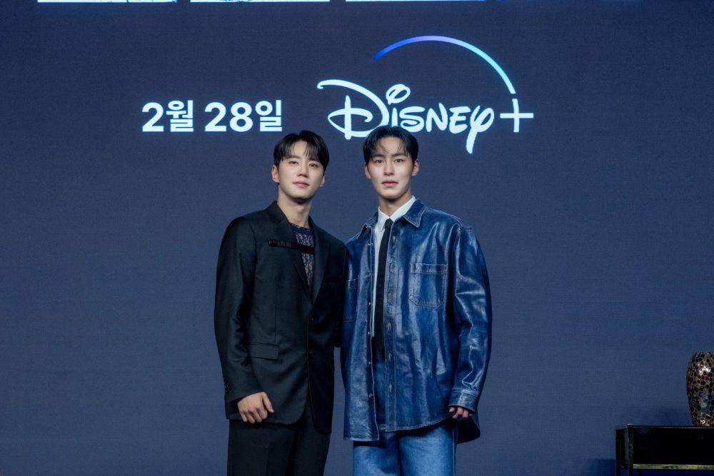 Lee Jae Wook dan Lee Jun Young di konferensi pers The Impossible Heir (dok. Disney+ Hotstar/The Impossible Heir)