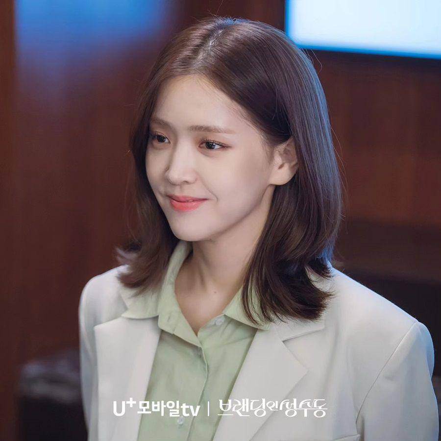 potret Kang Na Eon (Kim Ji Eun) di drakor Branding in Seongsu (instagram.com/uplus_mobiletv)