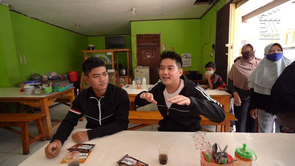 potret artis ketemu 'kembarannya' (youtube.com/bw.2417)