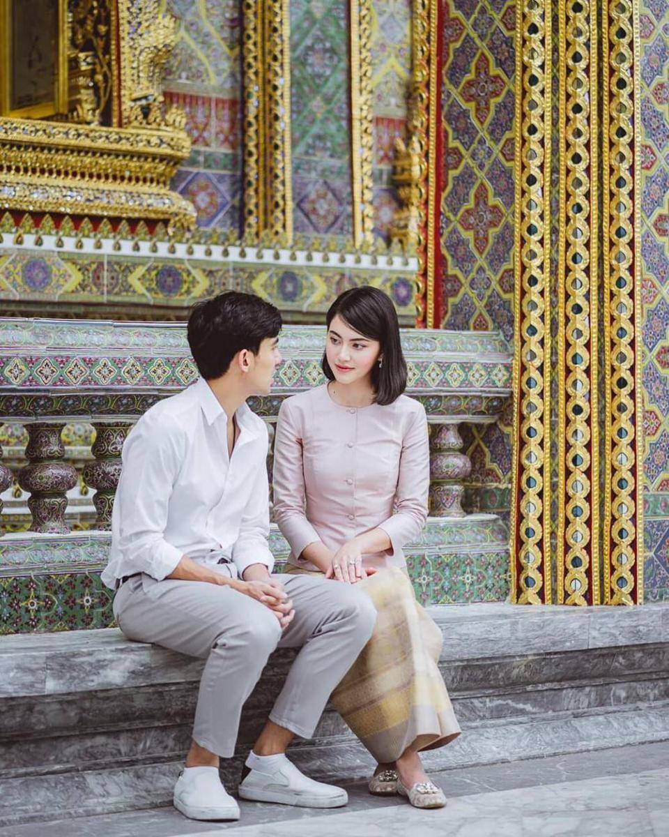 Potret Ter Chantavit dan Davikah ketika pergi ke temple. (instagram.com/terchantavit)