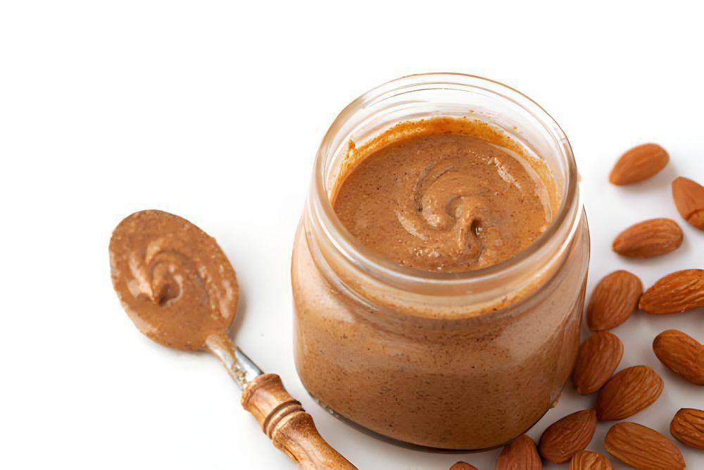 ilustrasi almond butter (istockphoto.com/LindasPhotography)